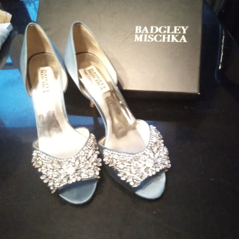 Badgley Mischka blue satin embellished heels. Size 8
